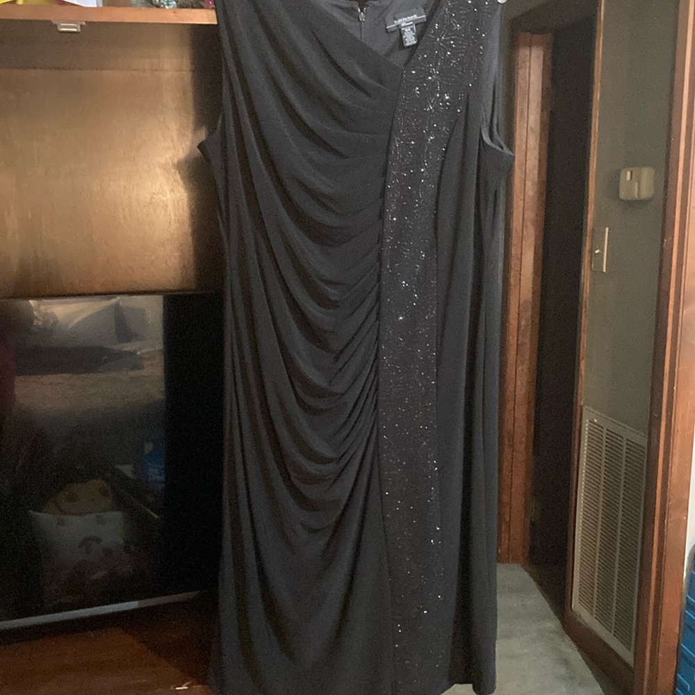 Elegant Black Sleeveless Dress